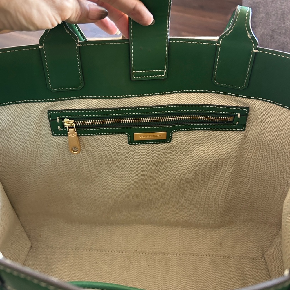 ♦️♦️ RARE!!!  AUTHENTIC TORY BURCH KELLY GREEN QUADRANT TOTE ♦️♦️ - Picture 5 of 8